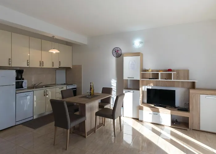 Appartement One-bedroom With Sea View 06 *