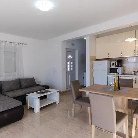 Nice Apartment In Klek With House Sea View