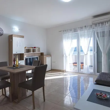 One-bedroom With Sea View 06 Апартаменты *