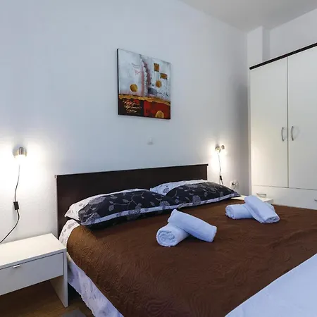 Апартаменты One-bedroom With Sea View 06 *